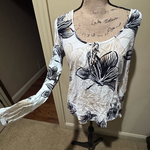 White and Black Tie Front Blouse - Picture 4 of 13
